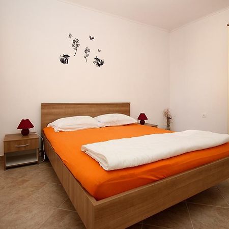 Apartment Dražen Šilo Buitenkant foto