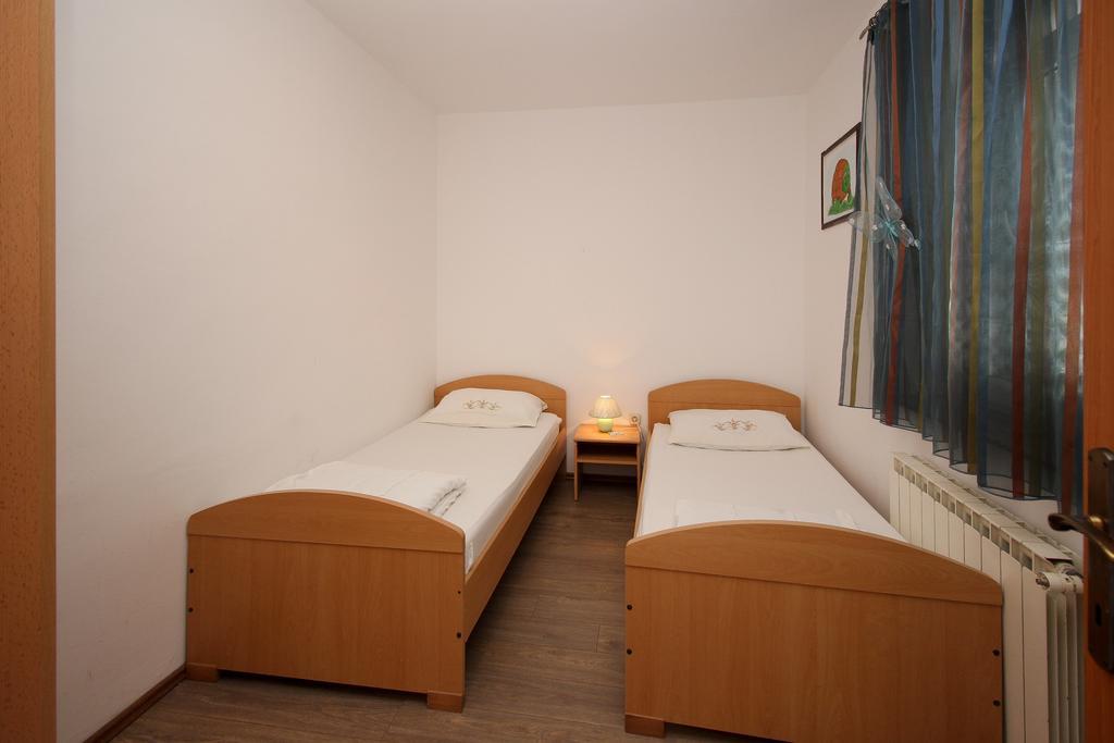 Apartment Dražen Šilo Kamer foto