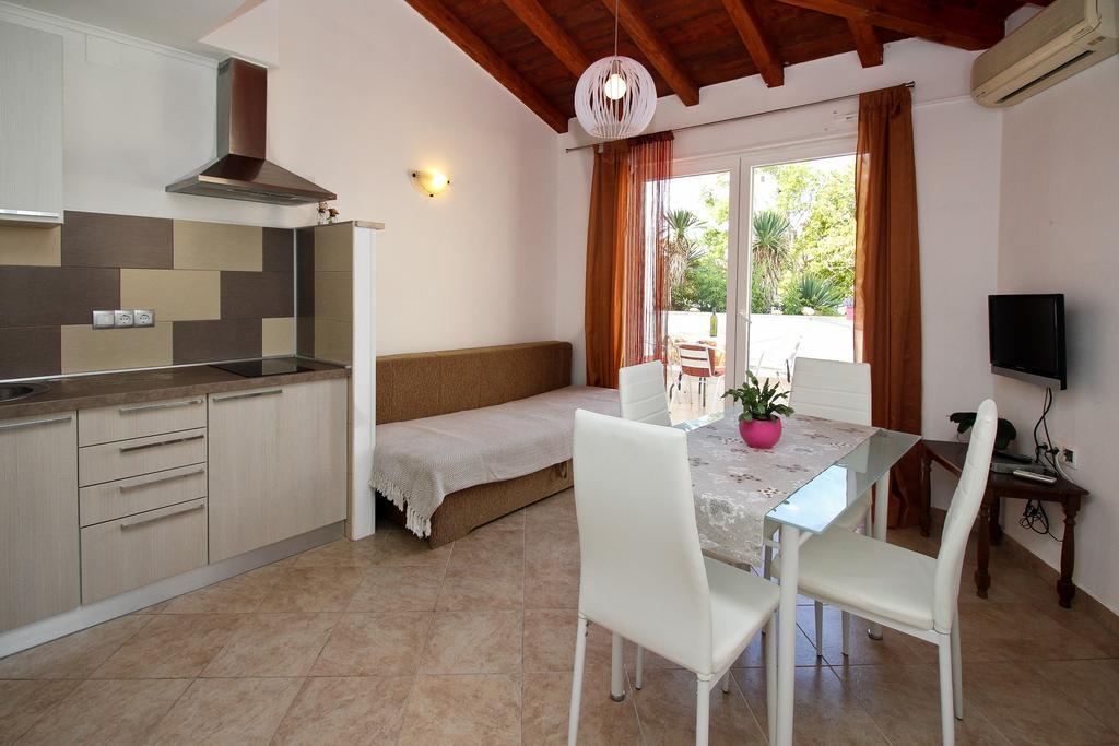 Apartment Dražen Šilo Buitenkant foto