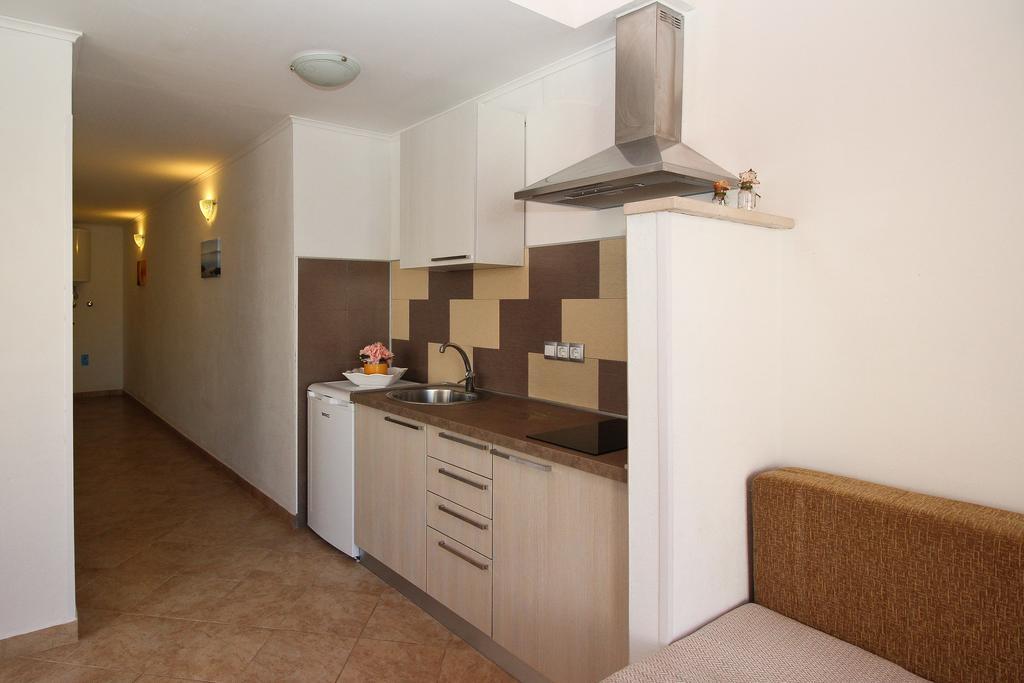 Apartment Dražen Šilo Buitenkant foto