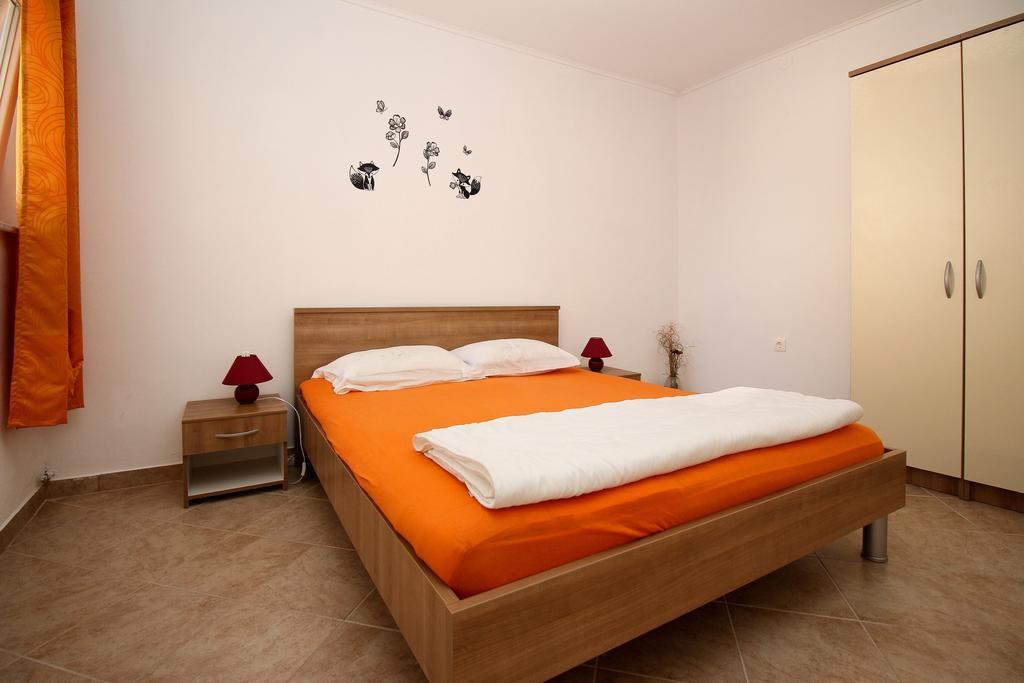 Apartment Dražen Šilo Buitenkant foto