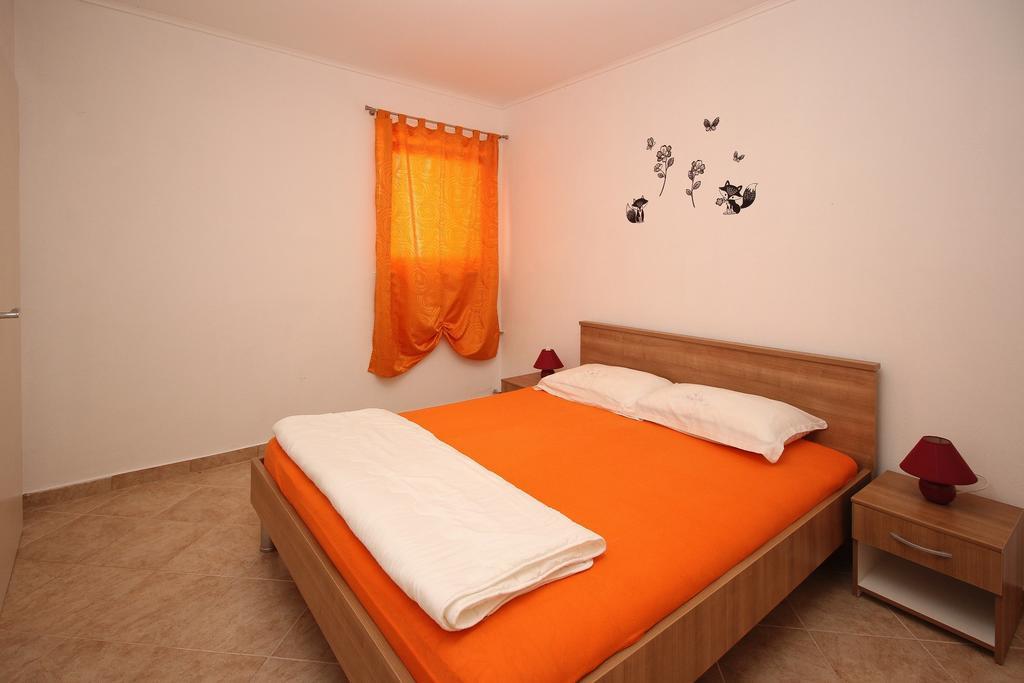 Apartment Dražen Šilo Buitenkant foto